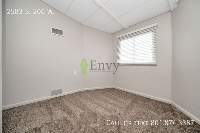 Building Photo - 2583 S 200 W
