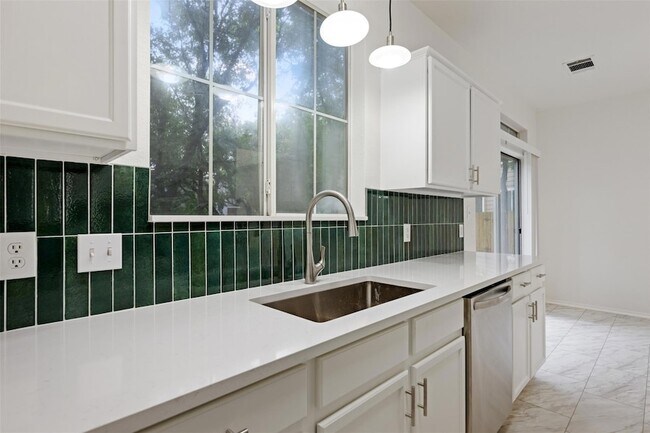 Building Photo - 4501 Whispering Valley Dr