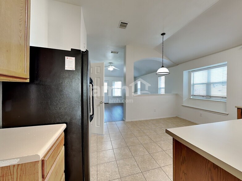 Building Photo - 121 Campos Dr