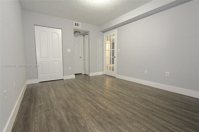 Building Photo - 2803 N Oakland Forest Dr