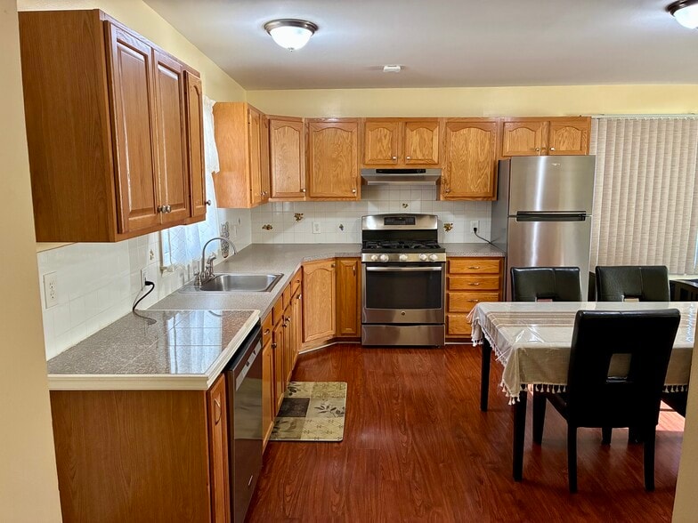 Building Photo - 42 Primrose St