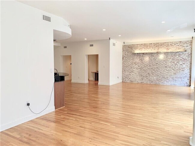 Building Photo - 90 Fairlie St NW