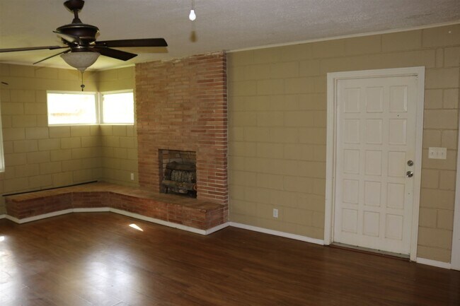 Building Photo - 8845 W Church St