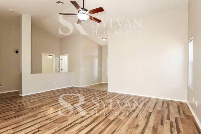 Building Photo - Pretty 4BR 2BA Home