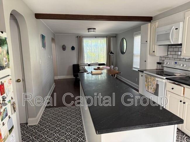 Building Photo - 226 Capen Blvd
