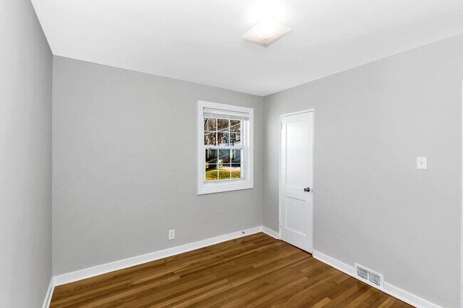 Building Photo - 207 Windham St SE