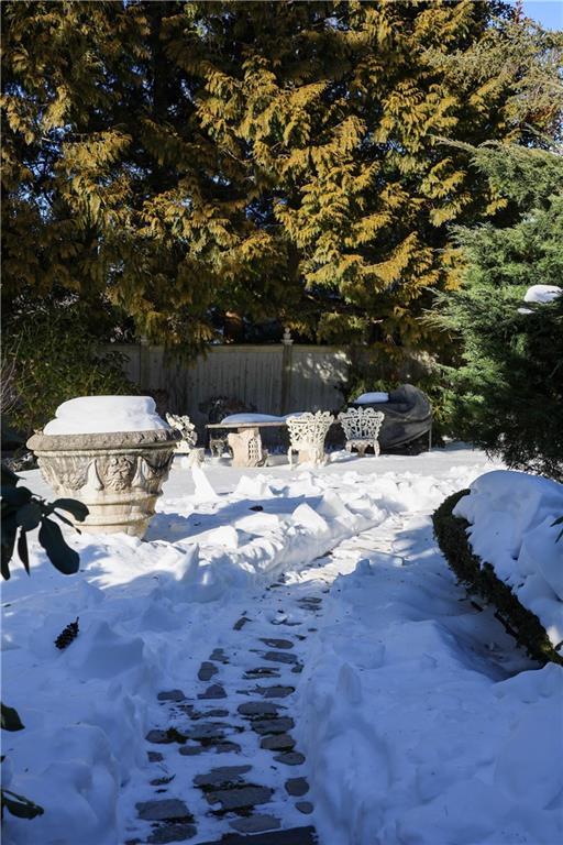 Building Photo - 6 Howe Ave