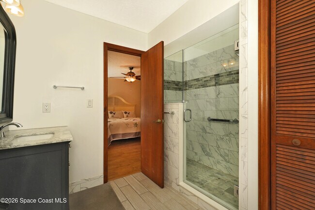 Building Photo - 670 Kings Way