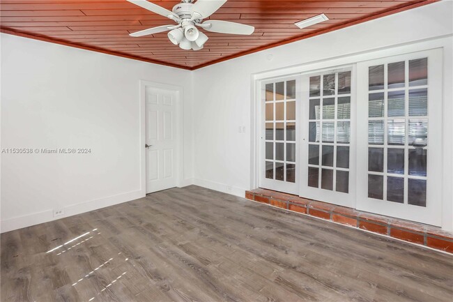 Building Photo - 1404 Plunkett St