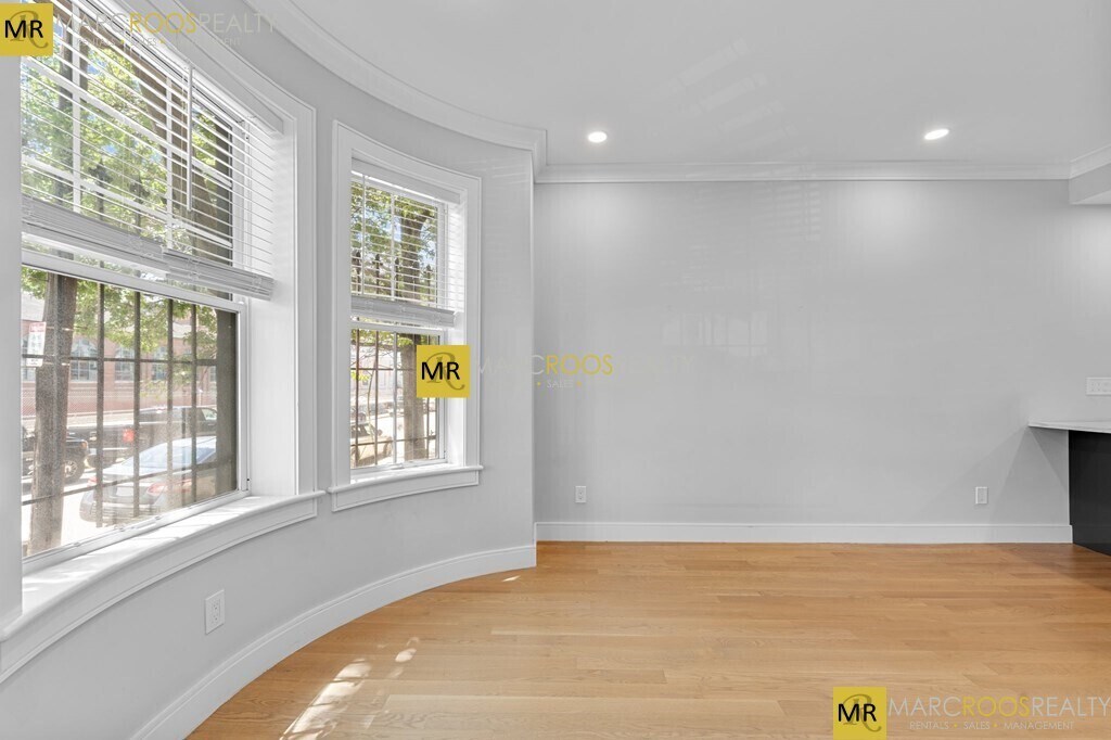 Building Photo - 535 Newbury St