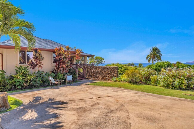 Building Photo - Launiupoko Long-Term Rental – Panoramic Views & Central A/C