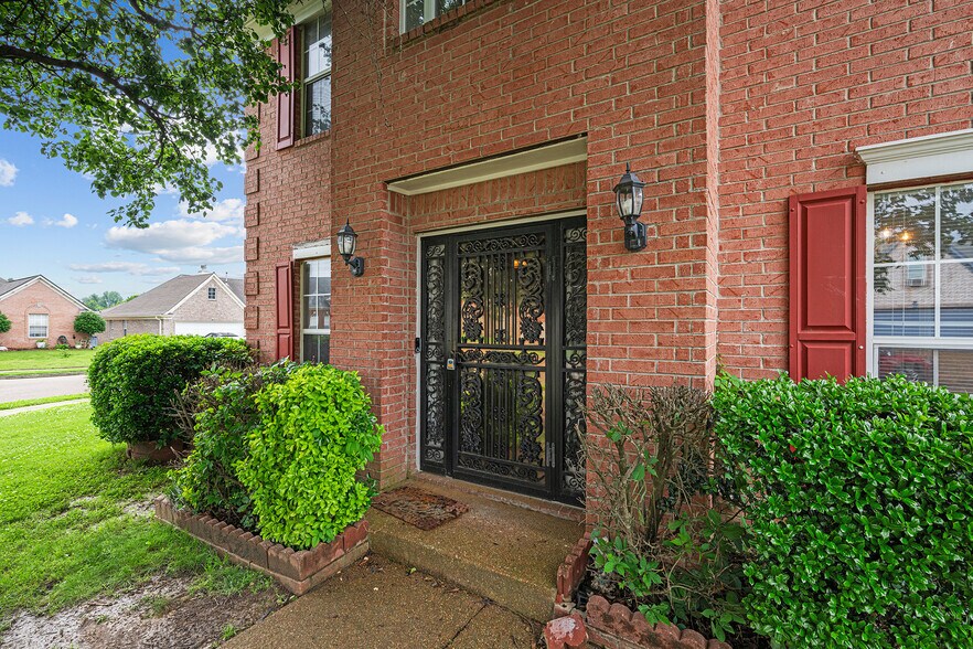 Building Photo - 3903 Caprice Dr