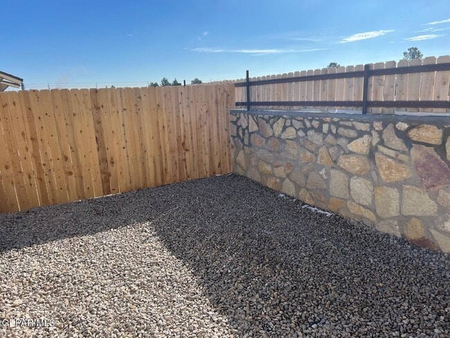 Building Photo - 13380 Soleen Rd