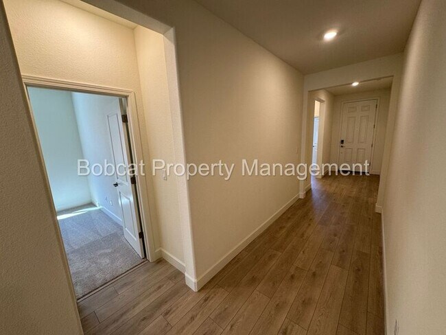 Building Photo - 837 Bravestone Ave