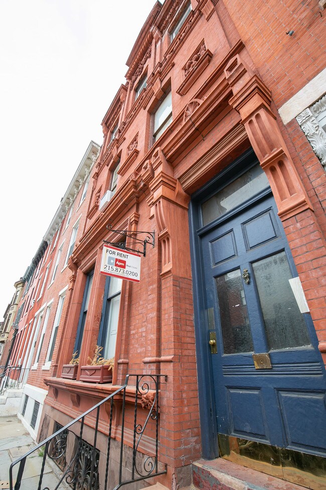 Building Photo - 244-246 S 21st St