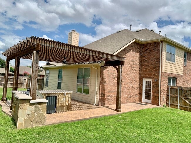 Building Photo - 7133 Derbyshire Dr