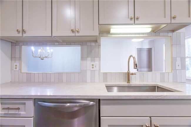 Building Photo - 45 St Claire Ln NE