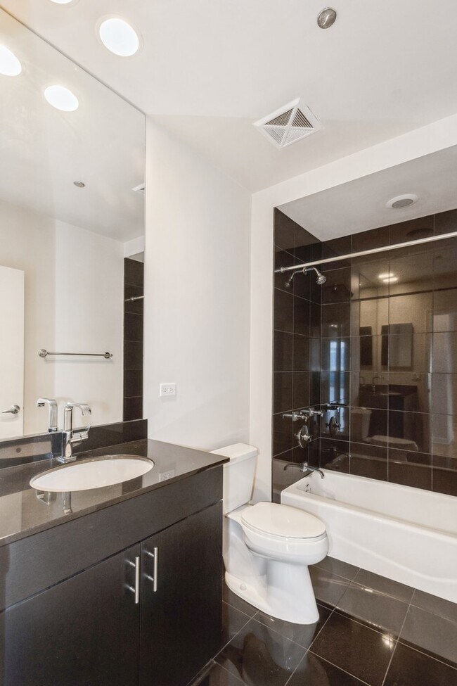 Building Photo - 1211 S Prairie Ave