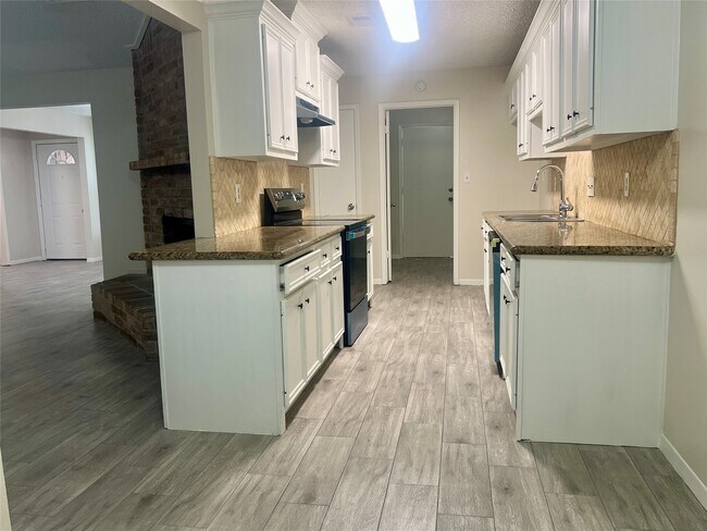 Building Photo - 11842 S Fairhollow Ln