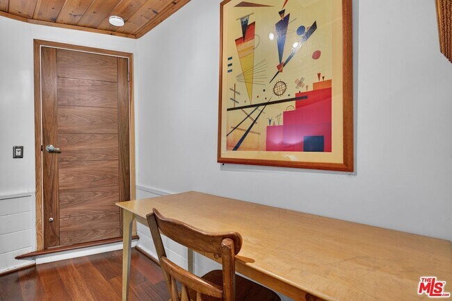Building Photo - 1738 Topanga Skyline Dr