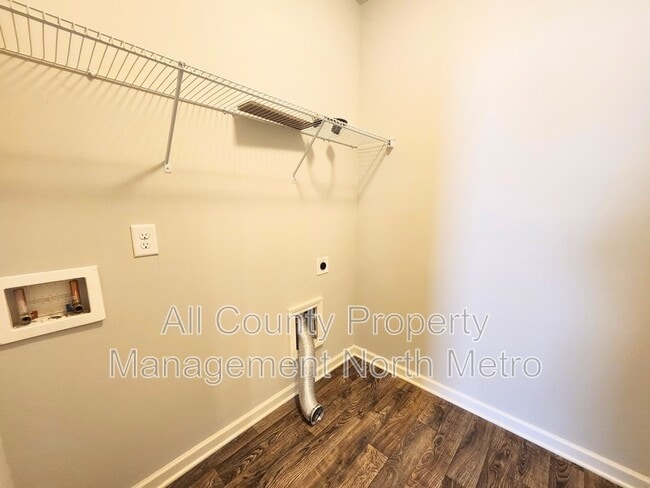 Building Photo - 123 Hickory Village Cir