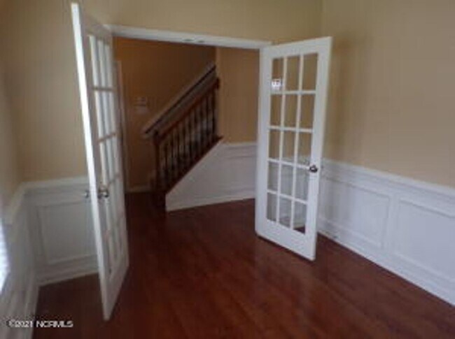 Building Photo - 4 Bedroom 2.5 Bathroom home located in Carolina Subdivision