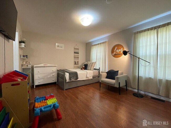 Building Photo - 399 Hadleigh Ln