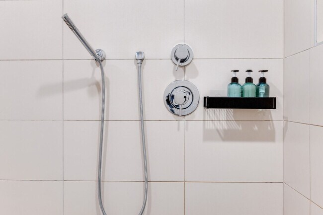 Building Photo - 2319 Franklin Ave E