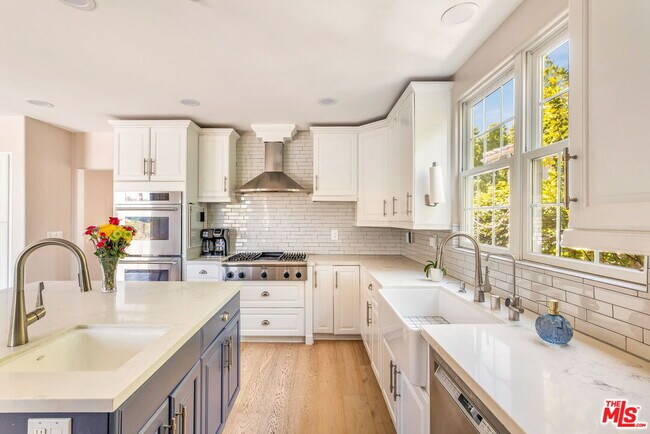 Building Photo - 3942 Glenridge Dr