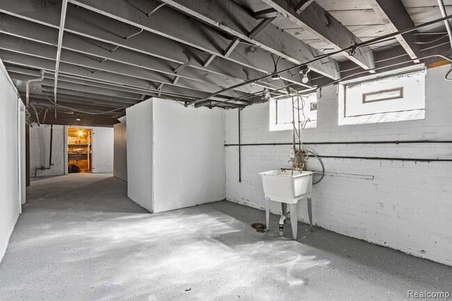 Building Photo - 16509 Northlawn St