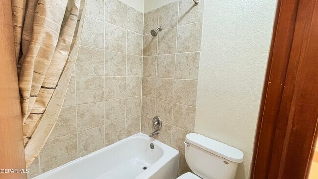 Building Photo - 10960 Delafield Dr