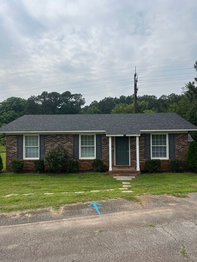 Building Photo - 3 bedroom/1 bathroom home in Central, SC