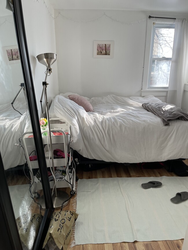 Bed Room - 114 College Ave