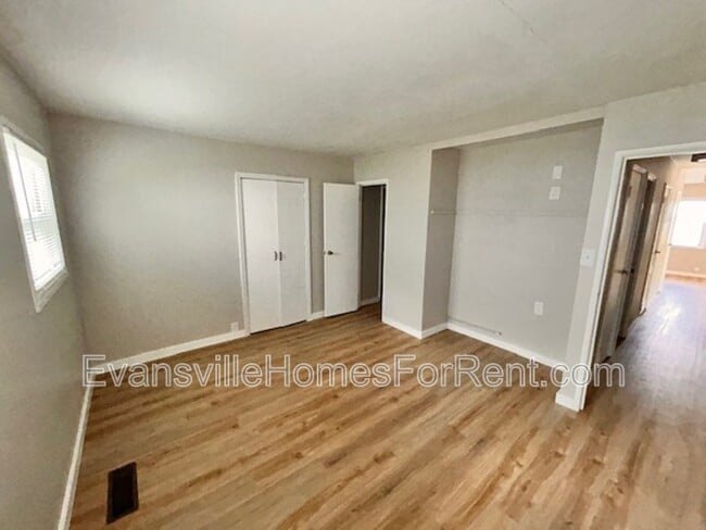 Building Photo - 300 N Park Dr