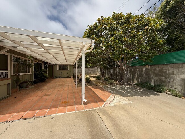 Building Photo - 1950's Ranch Style Home Above Ventura College