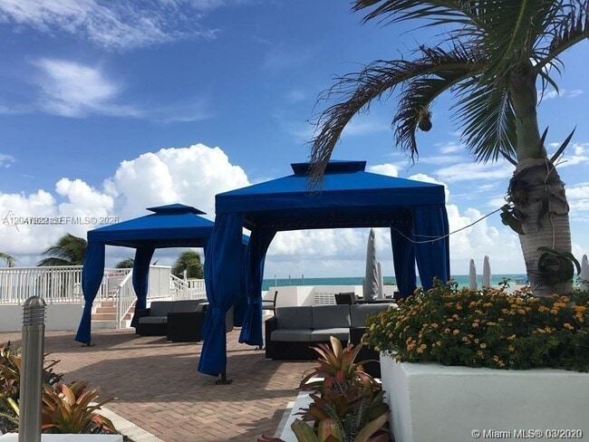 Building Photo - 5401 Collins Ave