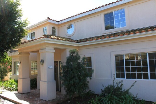 Building Photo - 4527 Hollister Ave