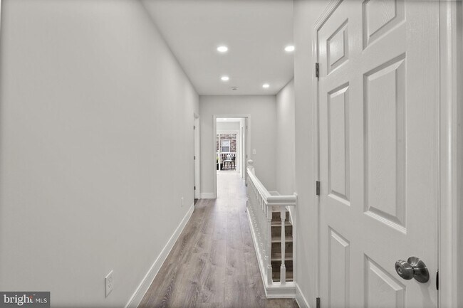 Building Photo - 518 N Lakewood Ave