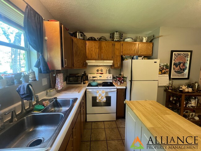 Building Photo - 530 Bluemont Ave