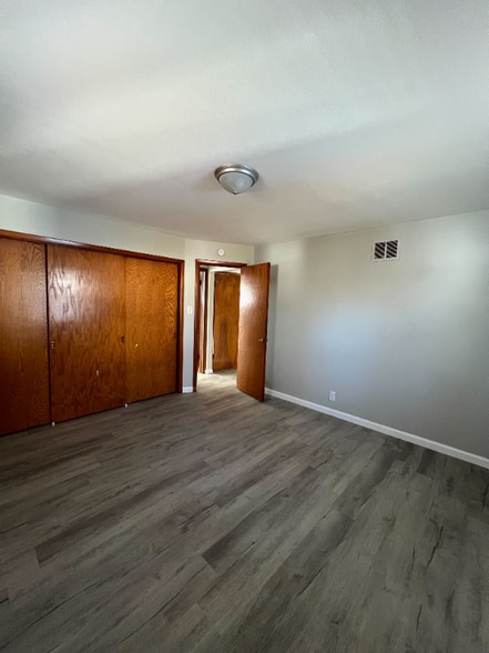 Building Photo - 10180 Count Dr