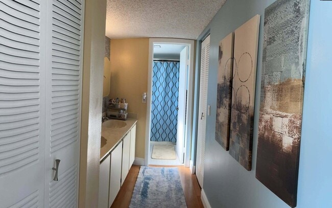 Building Photo - 7855 Willow Spring Dr