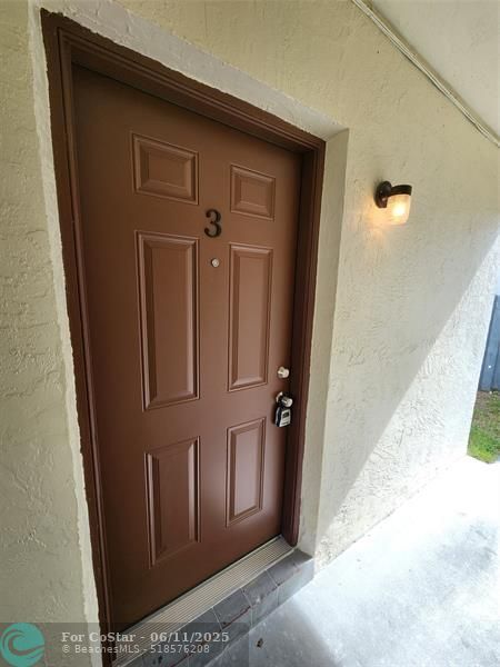 Building Photo - 2466 Lincoln St