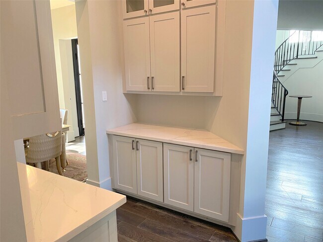 Building Photo - 4642 Devon St