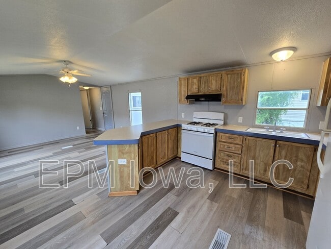 Building Photo - 700 W Ridgeway Ave