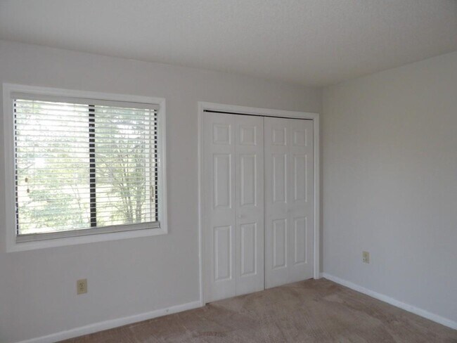 Building Photo - 4230 Pinehurst Cir