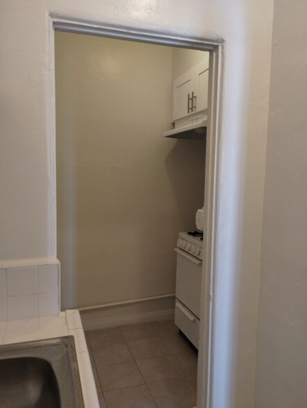 Building Photo - 901 S Kingsley Dr