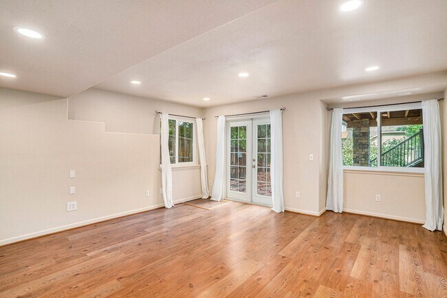 Building Photo - Beautiful 4 Bed, 3.5 Bath Home in Grant Ranch Neighborhood!