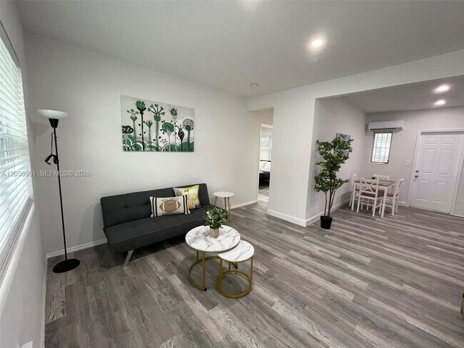 Building Photo - 1117 SW 37th Ave