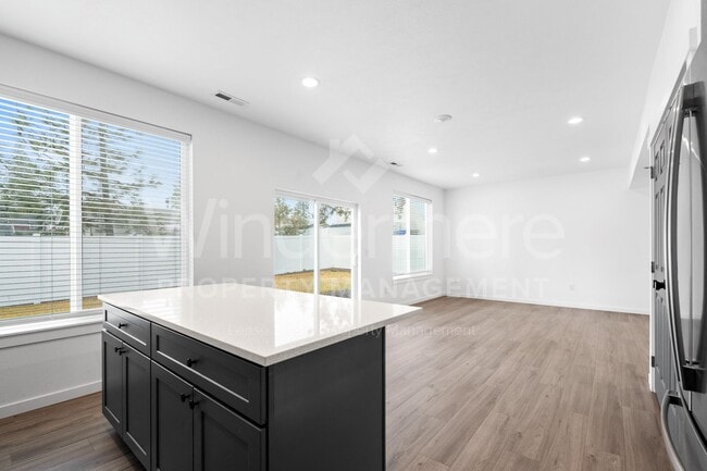 Building Photo - 12805 N Jaydee Ln