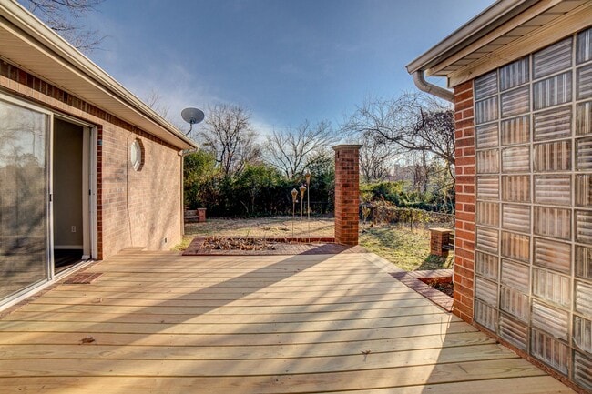 Building Photo - 4 Bed | 2 Bath in Midtown!